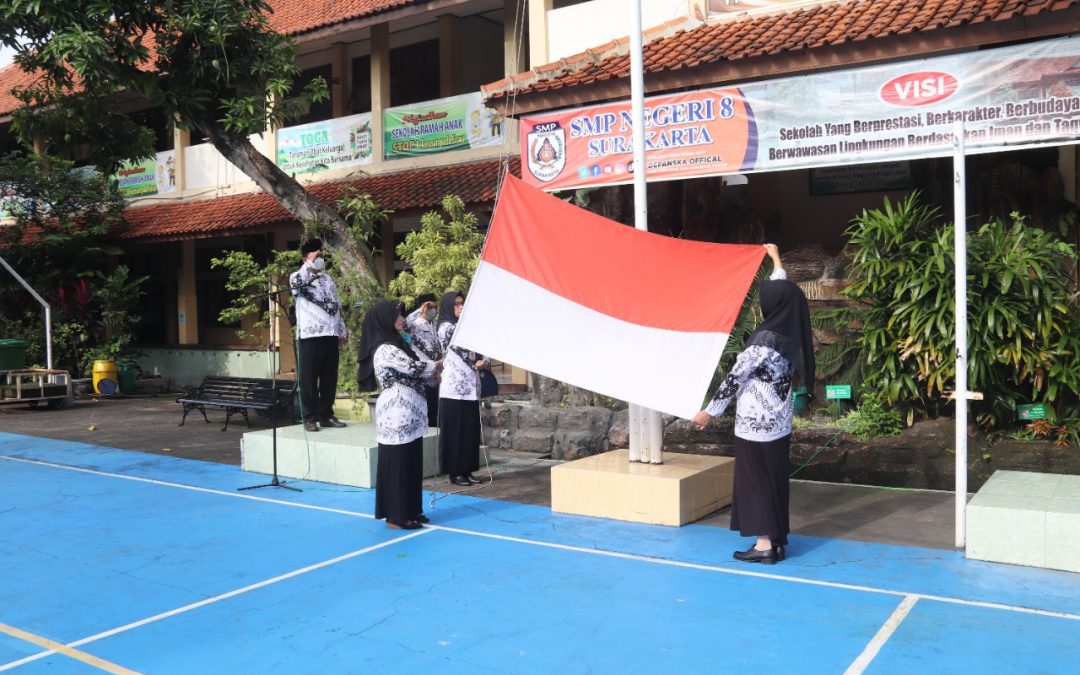 UNIK, UPACARA HGN dan HUT PGRI di SMPN 8 SURAKARTA