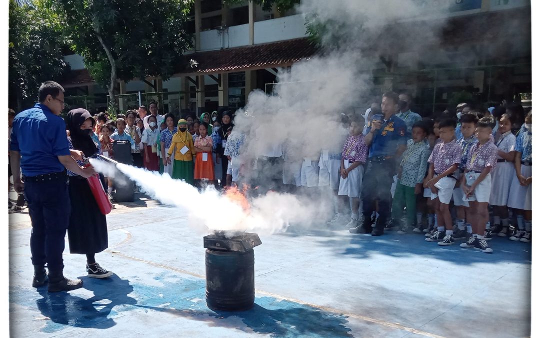 DAMKAR Solo Sosialisasikan Kebencanaan pada CPD MPLS SMPN 8