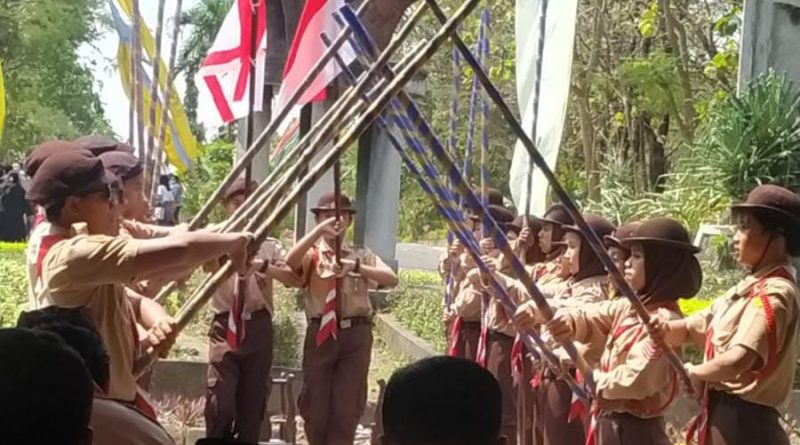 SMPN 8 Solo Tampilkan Atraksi Senam Semaphore pada Pelaksanaan Estafet Tunas Kelapa