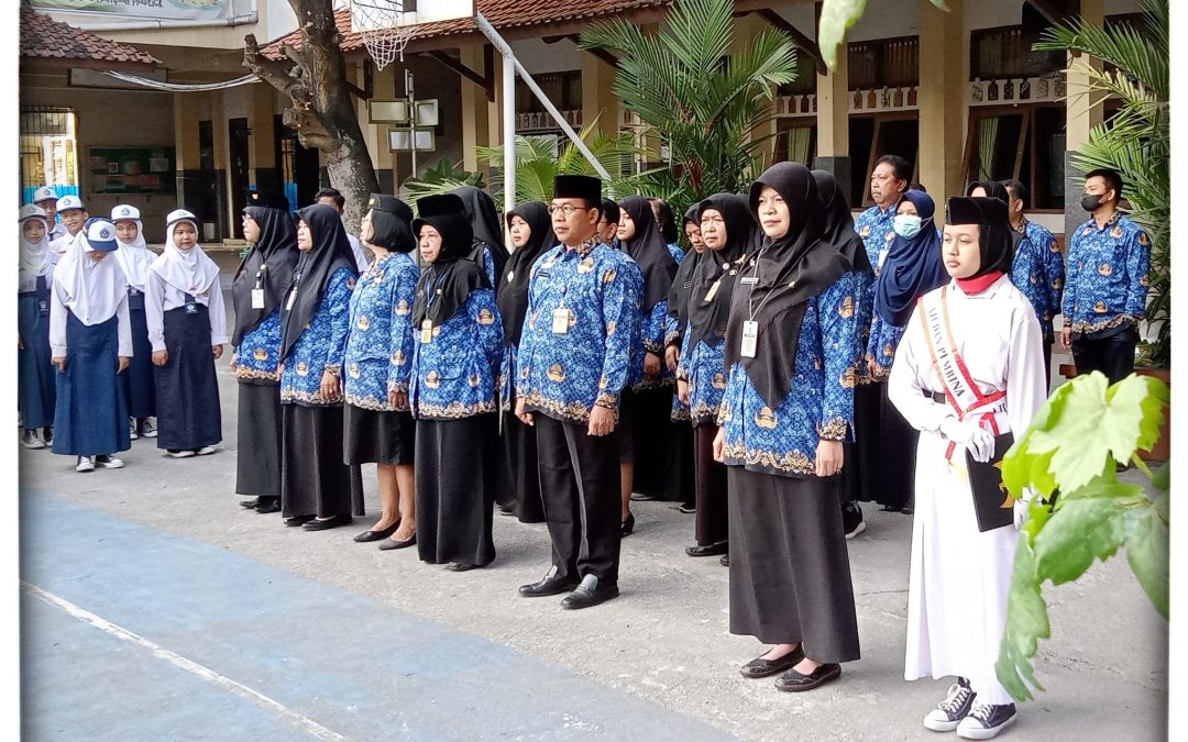 Peringati Serangan 4 hari di Kota Solo, Guru dan Karyawan Kenakan Seragam KORPRI