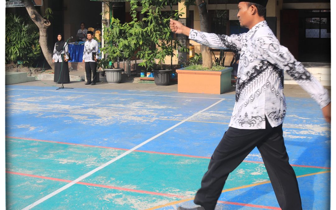 Upacara HGN, Guru SMPN 8 Jadi Petugasnya