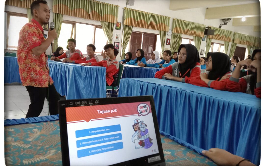 PMR SMPN 8 Surakarta Workshop dengan PMI Solo