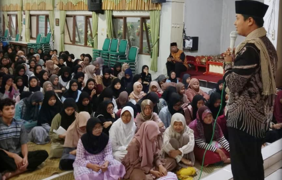 SMPN 8 Kota Surakarta Pesantren Kilat