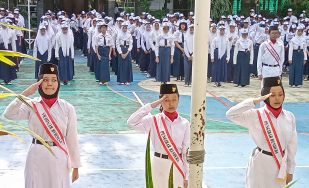 Upacara Bendera SMPN 8 Surakarta Senin, 4 Maret 2024