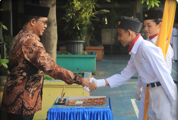 SMPN 8 Pelantikan OSIS Tahun 2025