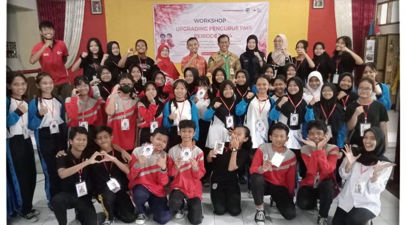 40 Siswa PMR SMPN 8 Surakarta Workshop dengan PMI Solo